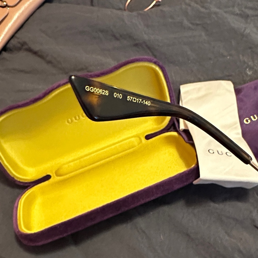 Gucci Women's Green and Gold Sunglasses - Picture 4 of 5